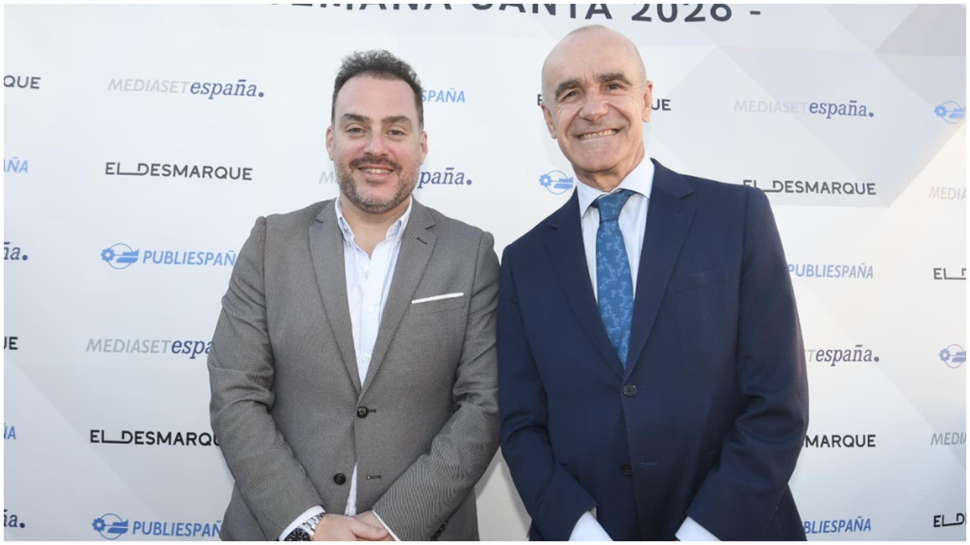 Fede Quintero, presidente de ElDesmarque, con Antonio Muñoz, exalcalde de Sevilla y portavoz del PSOE en el Ayuntamiento