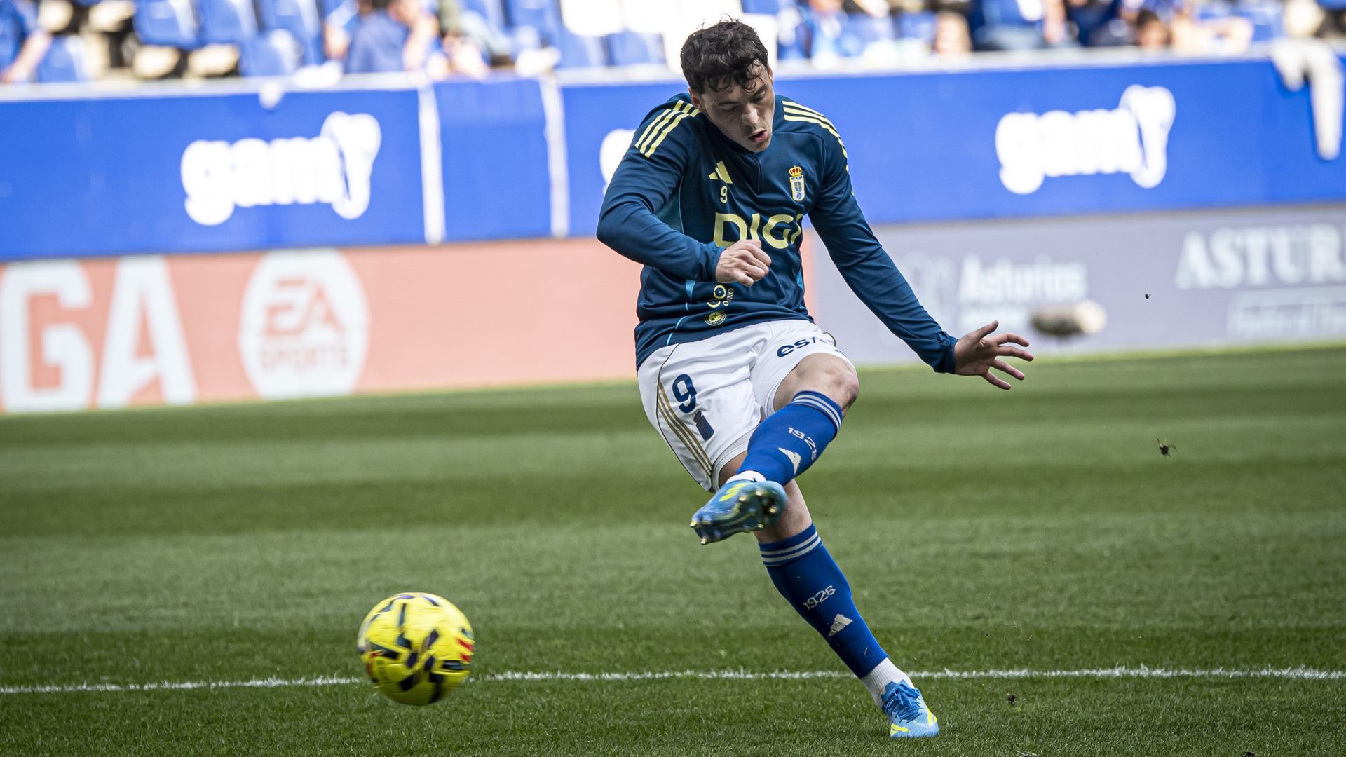 Fede Viñas, jugador del Real Oviedo Fede Viñas, jugador del Real Oviedo