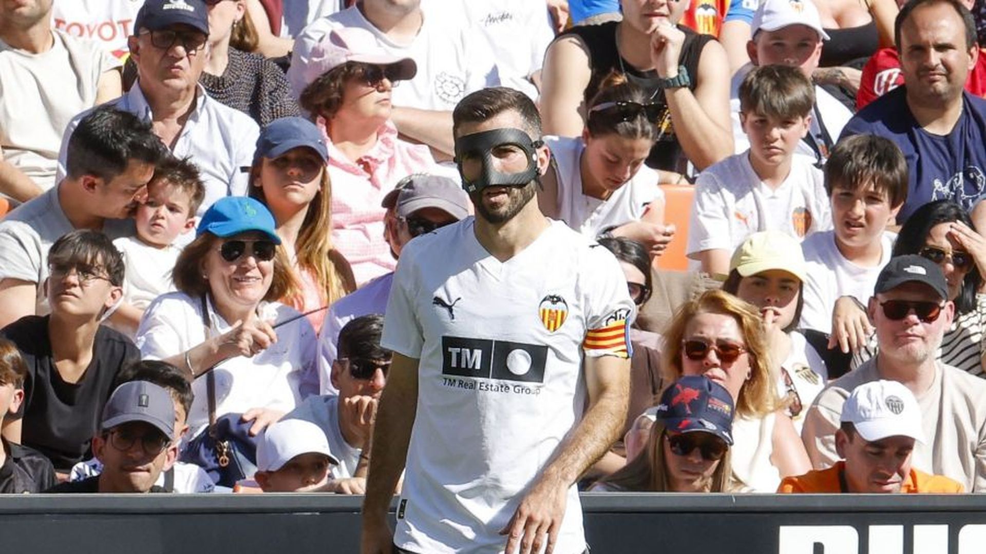 Gayà con máscara ante el Celta