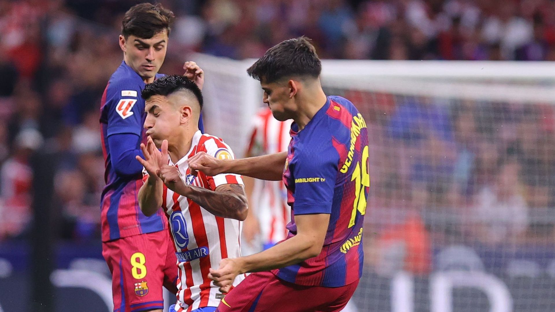 Gerard Moreno en su entrada a Thiago Almada Gerard Moreno en su entrada a Thiago Almada