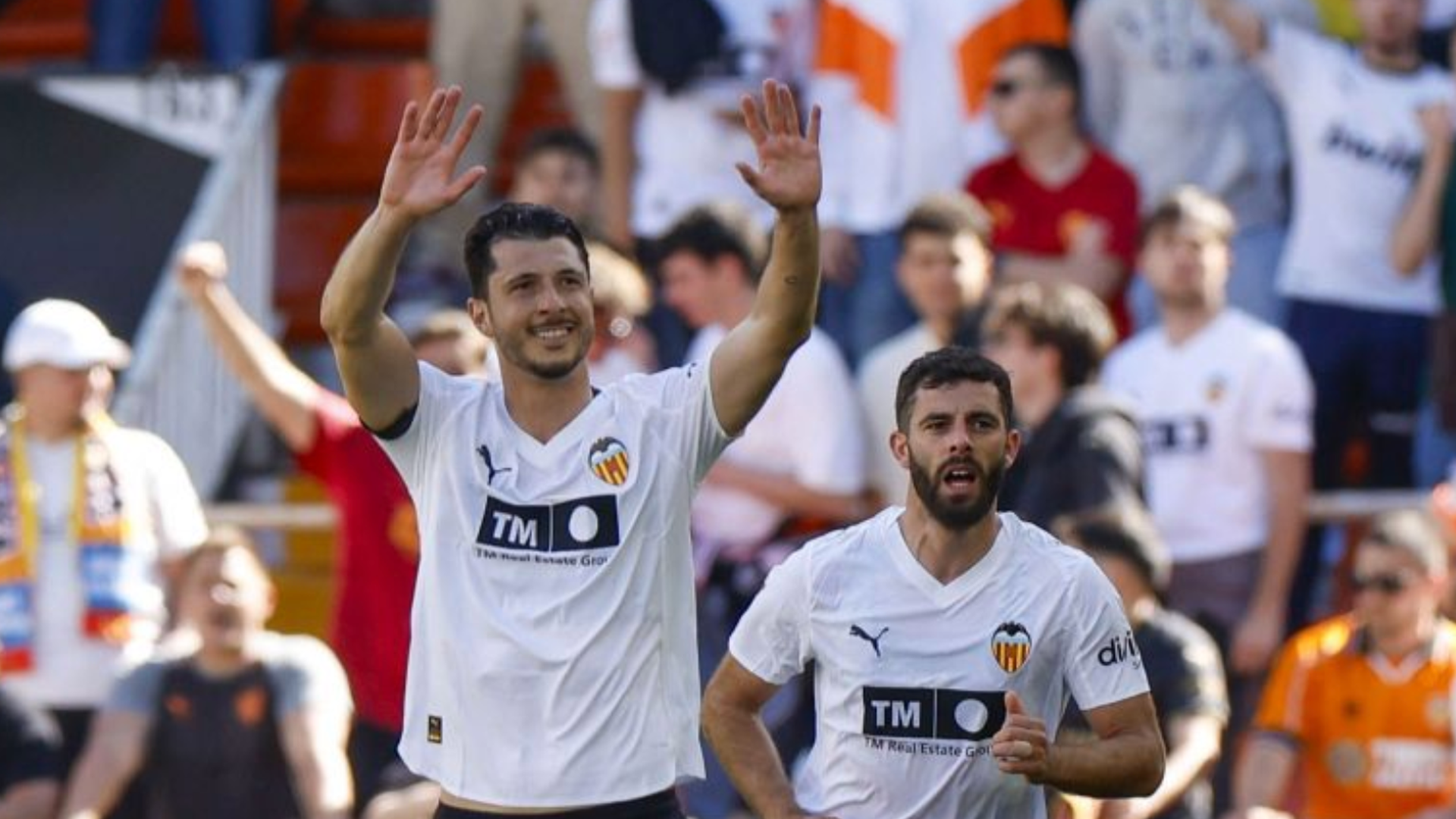Guido Rodríguez celebra su gol en Mestalla