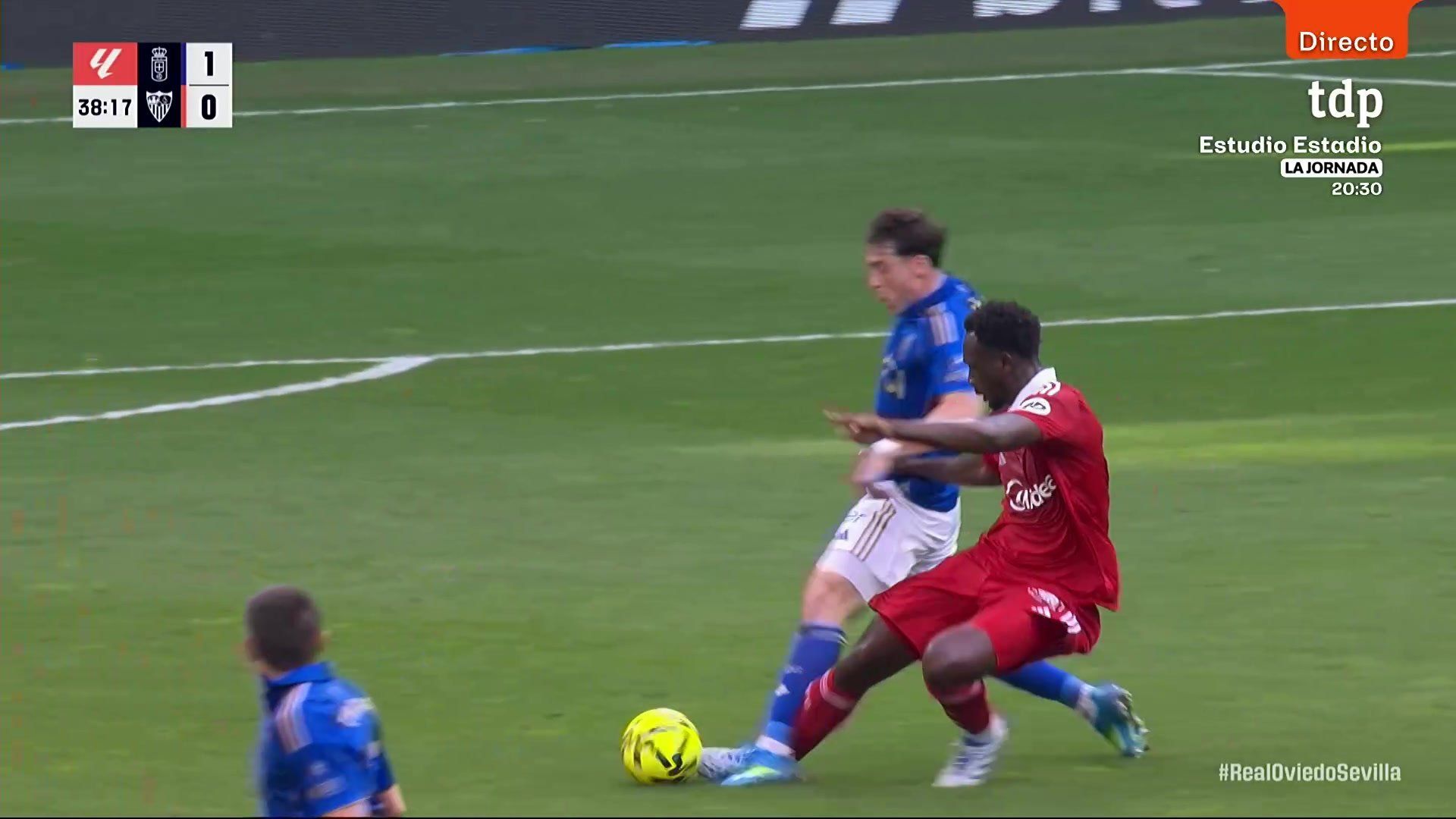 La expulsión de Nianzou contra el Oviedo La expulsión de Nianzou contra el Oviedo