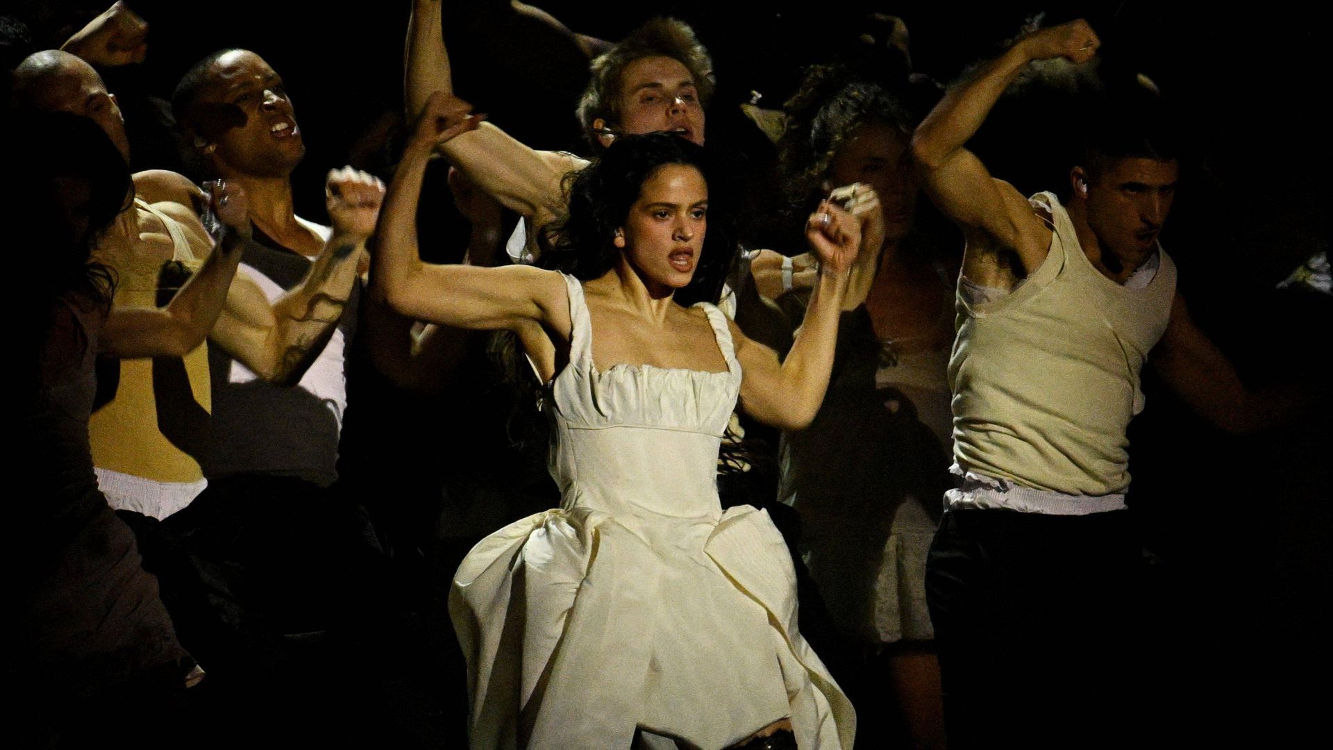 La reina Letizia, Leonor, Sofía e Isabel Díaz Ayuso, entre los asistentes al concierto de Rosalía: "Maravillosa"