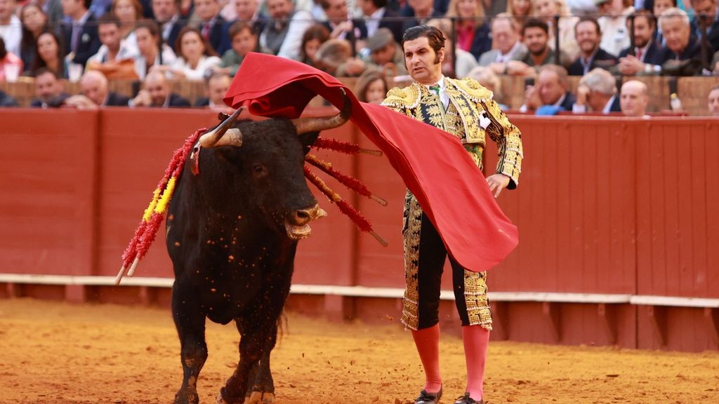 Morante de la Puebla regresa a la Maestranza de Sevilla con el rey Juan Carlos I entre los asistentes: "Vuelvo porque hago falta"