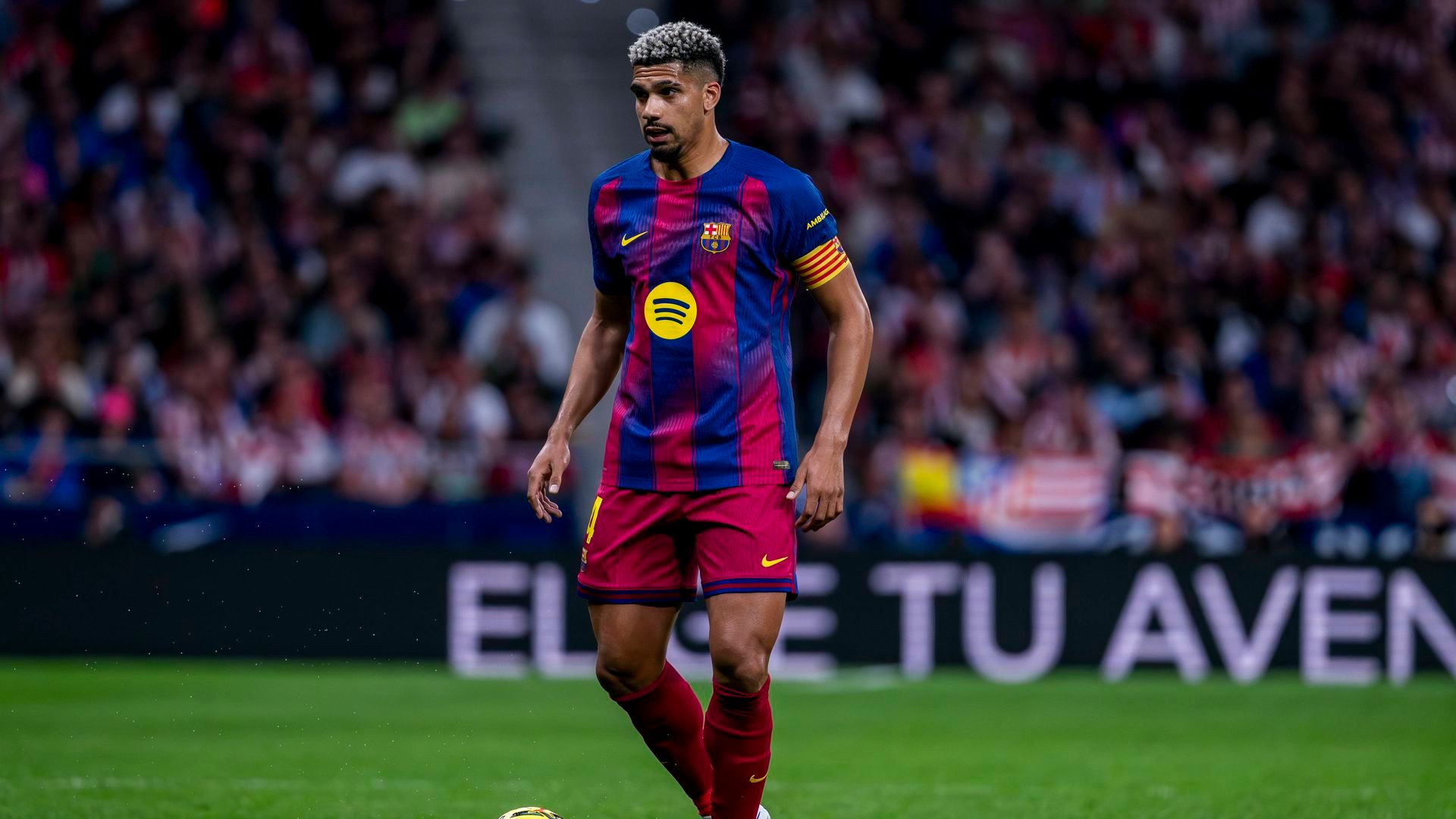 Ronald Araujo contra el Barça