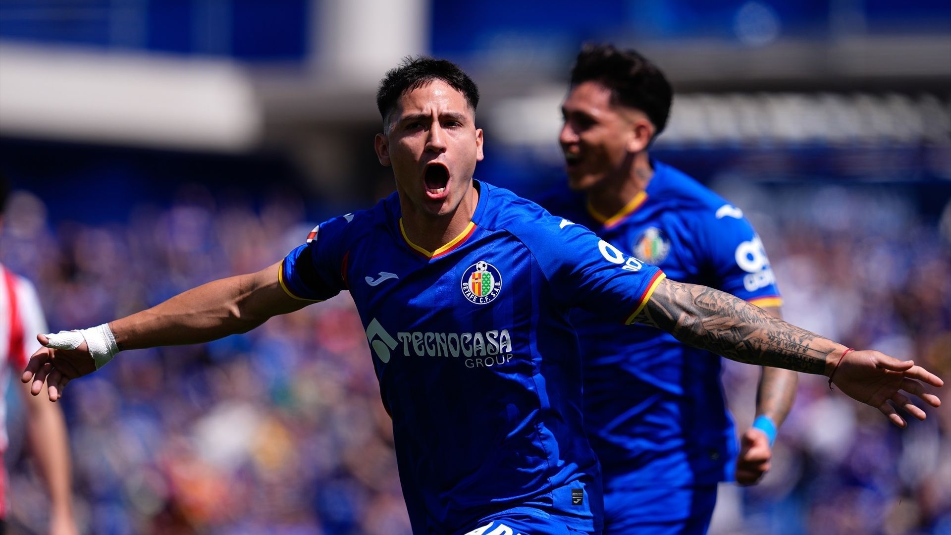 Satriano celebra el gol de Luis Vázquez que ha dado el triunfo al Getafe sobre el Athletic en el Coliseum Satriano celebra el gol de Luis Vázquez que ha dado el triunfo al Getafe sobre el Athletic en el Coliseum