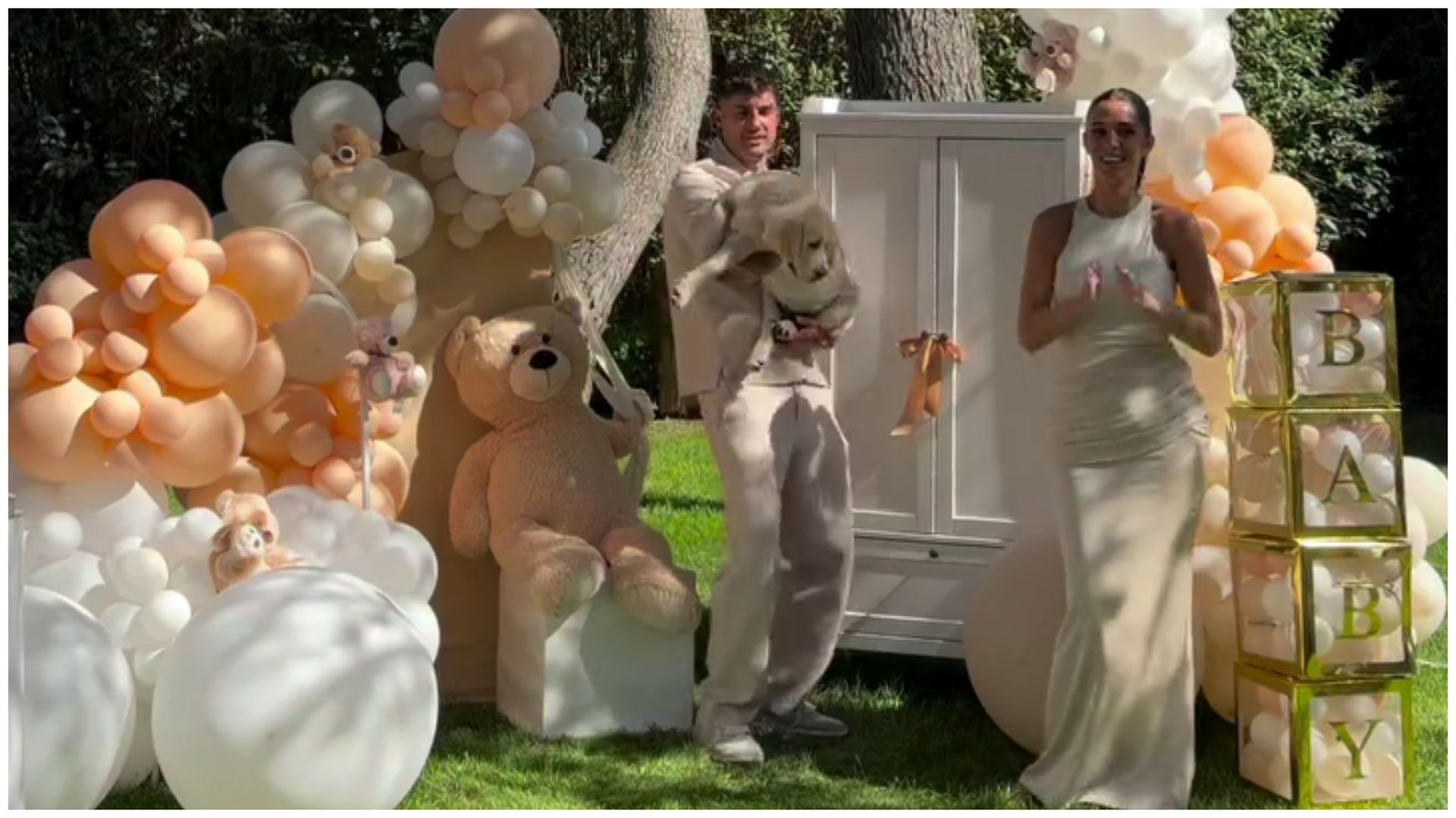 Claudia y Mario anuncian el sexo de su primer bebé en un emotivo 'gender reveal'