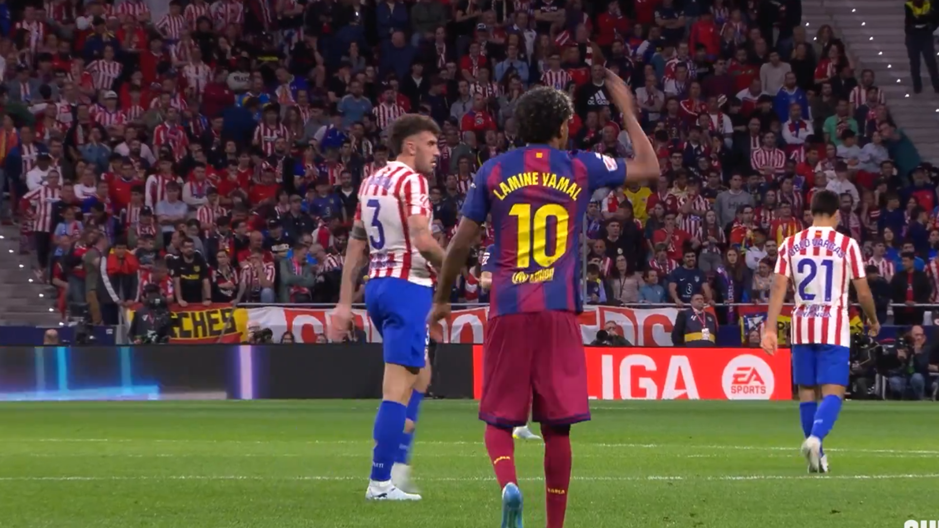 El enfado de Lamine Yamal durante el Atlético-Barcelona