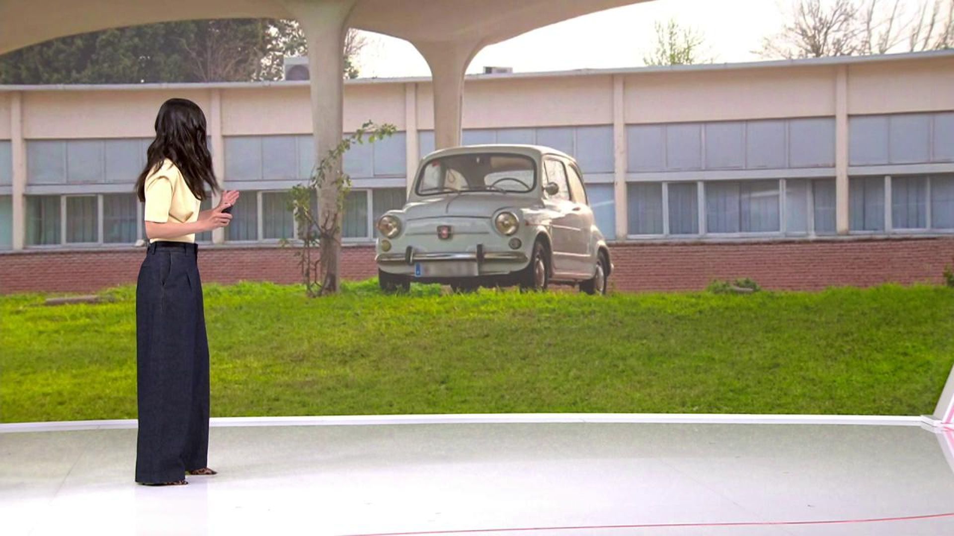 El misterio del Seat 600, el guardián de la A6: "Estará ahí hasta que me jubile"