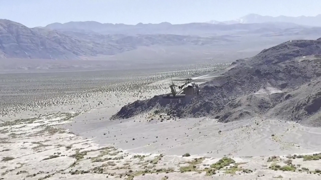 El piloto del caza F-15 de Estados Unidos derribado en Irán habría sido rescatado tras refugiarse 24 horas en la grieta de una montaña a 2.000 metros de altura