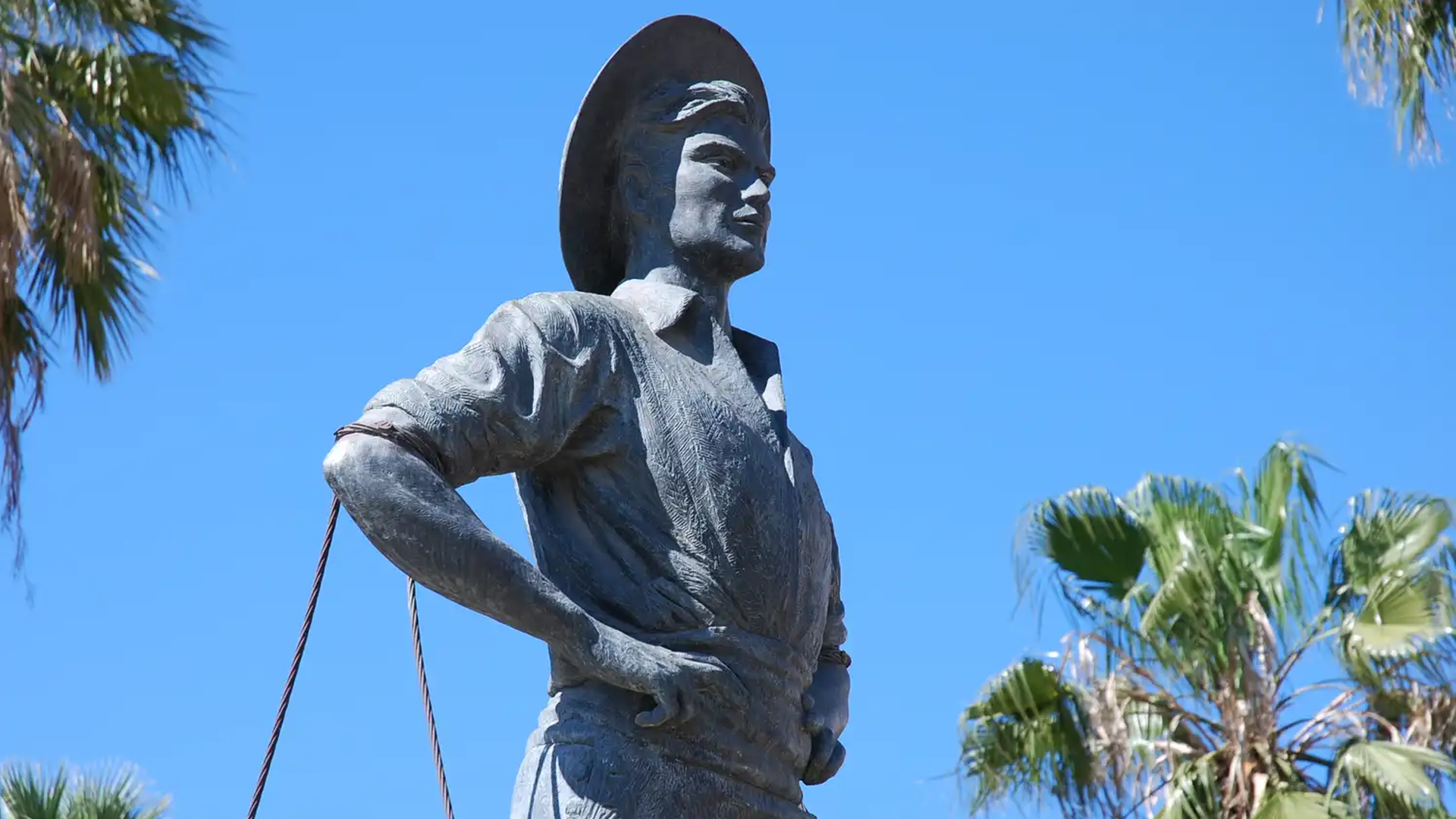 Escultura sobre El Cenachero en Málaga, un personaje popular que dio nombre a la peña de David Guerrero Guevara