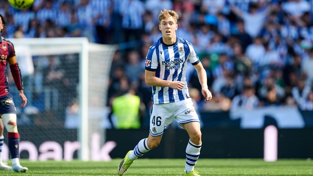 El recibimiento a Ibai Aguirre en Mutriku tras debutar con la Real Sociedad