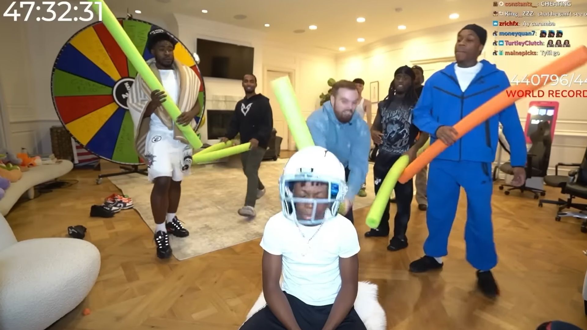 Ibai Llanos golpea a Rakai en 2024 con un palo de espuma en la mansión de Kai Cenat