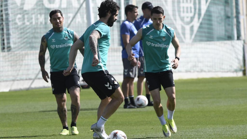 La magia de Isco en su regreso al grupo con el Betis