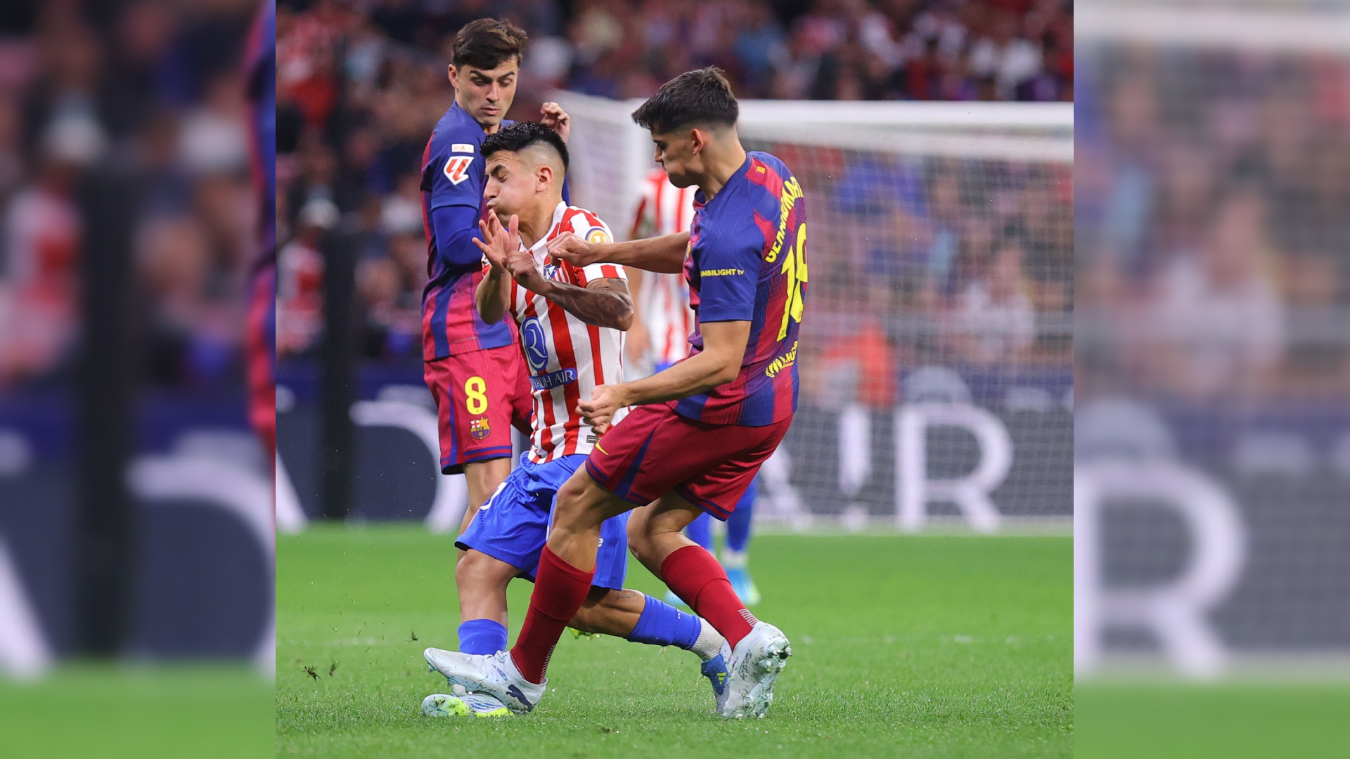 La polémica entrada de Gerard Martín a Thiago Almada en el Atlético-Barcelona