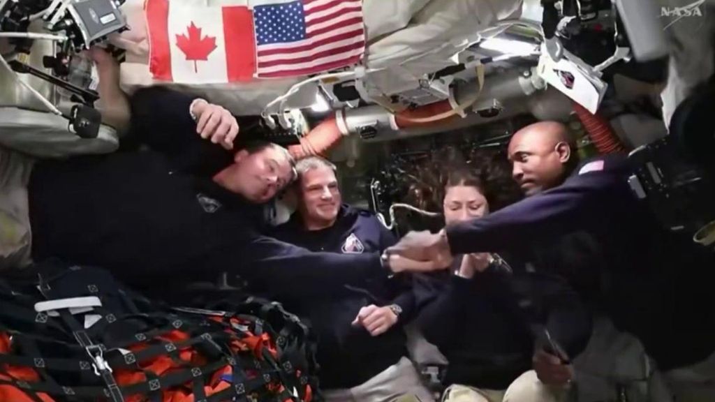 La tripulación de 'Artemis II' pide nombrar un cráter lunar en honor a la difunta esposa del comandante