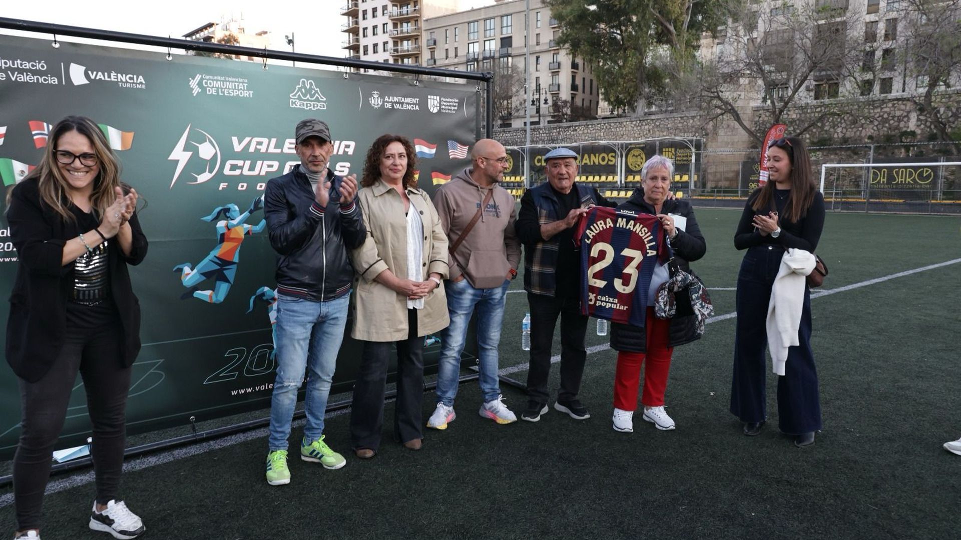 Laura Mansilla, homenajeada