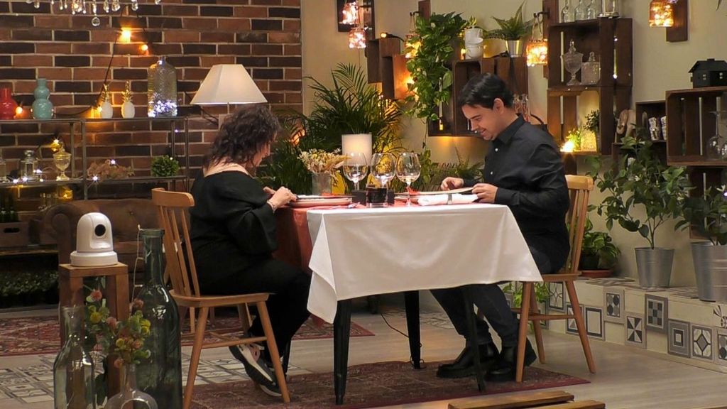 Los consejos de una soltera a su cita al compartir el duro pasado de ambos: "Es muy valiente y tiene mucho que enseñar"