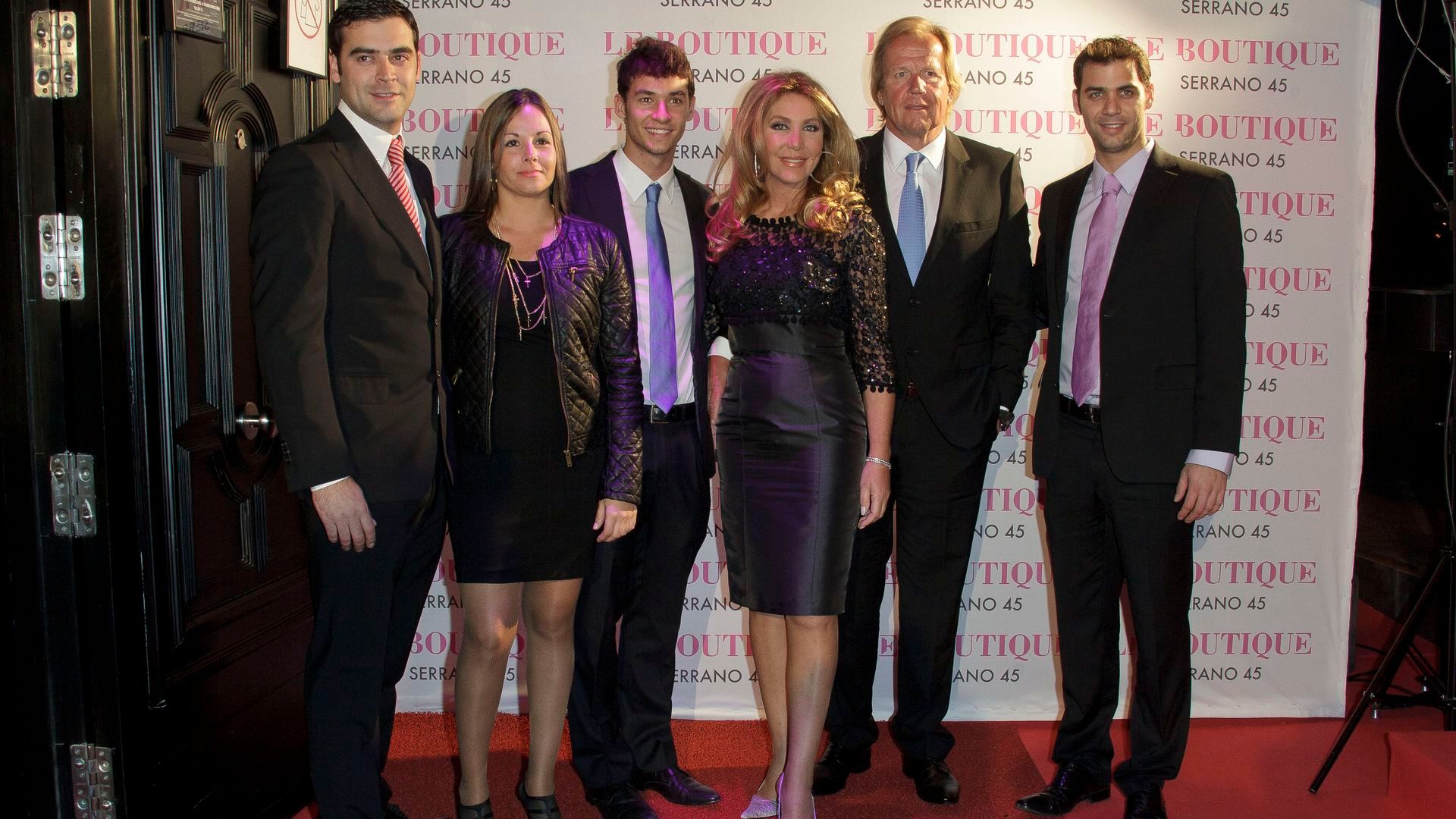 Marc Iván Ostarcevic y Patricia Vallez, a la izquierda, junto a Norma Duval, Matthias Kühn, Cristian y Yelko Ostarcevic