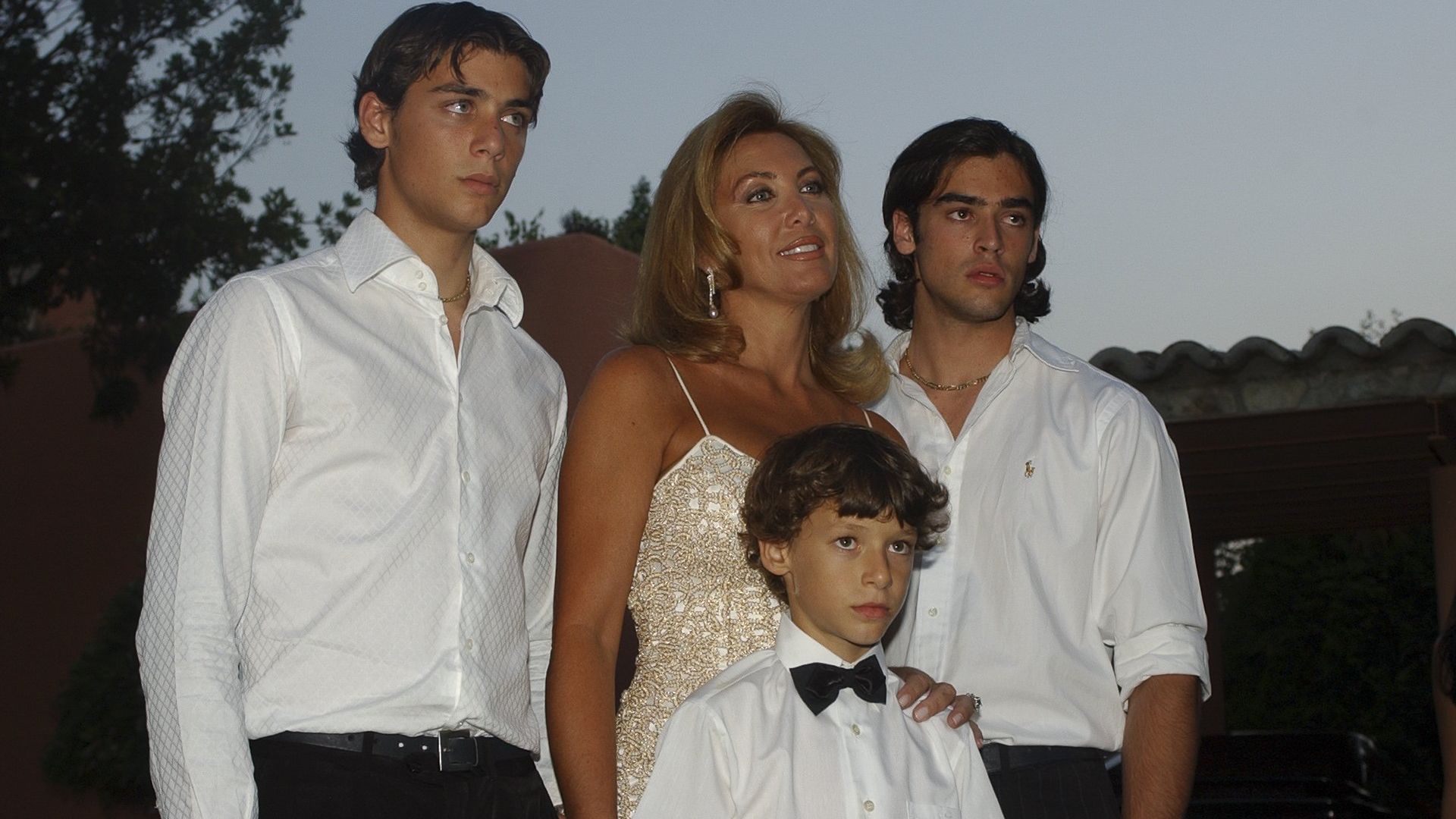 Norma Duval, con sus tres hijos, Marc Iván, Yelko y Cristian, en una imagen de 2003