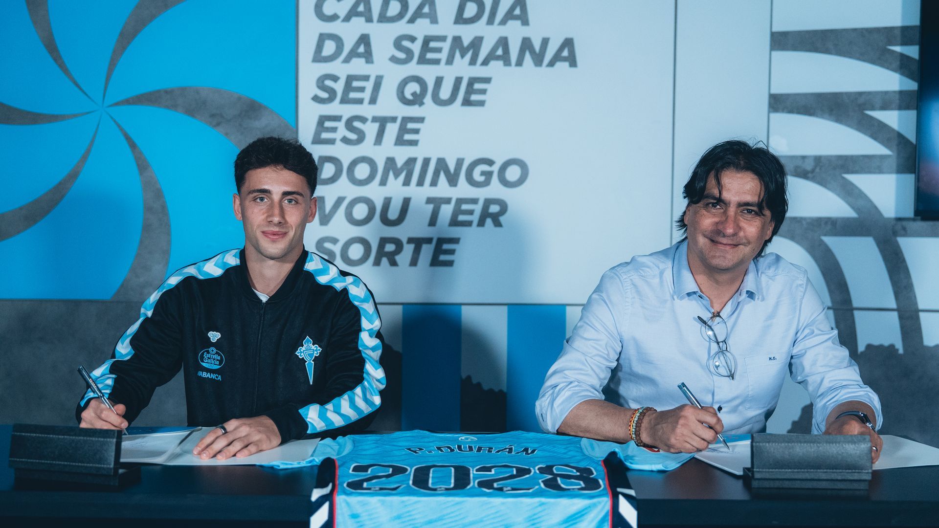 Pablo Durán, en la firma de su nuevo contrato Pablo Durán, en la firma de su nuevo contrato