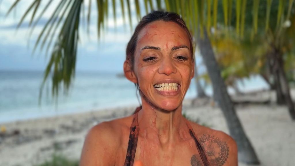 Paola Olmedo lee emocionada la carta que escribió antes de entrar en 'Supervivientes'