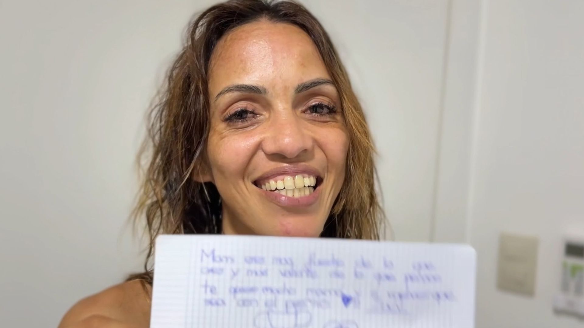 Paola Olmedo se reencuentra con su maleta y enseña lo que más ilusión le hace recuperar