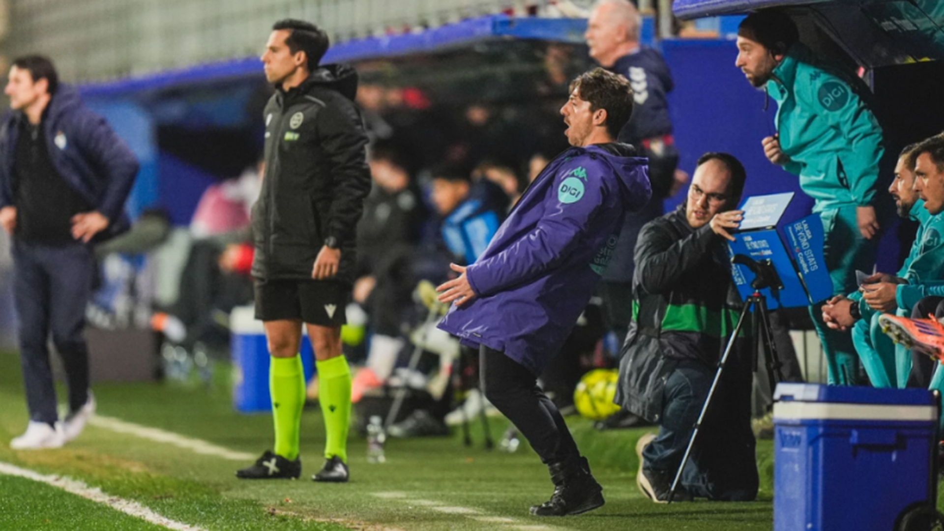 Sisi se lamenta en el partido ante el Éibar.