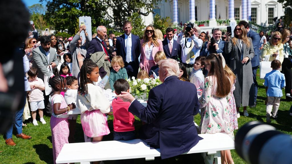 Trump vuelva sus obsesiones en su charla con los niños: noticias falsas, Biden y dinero