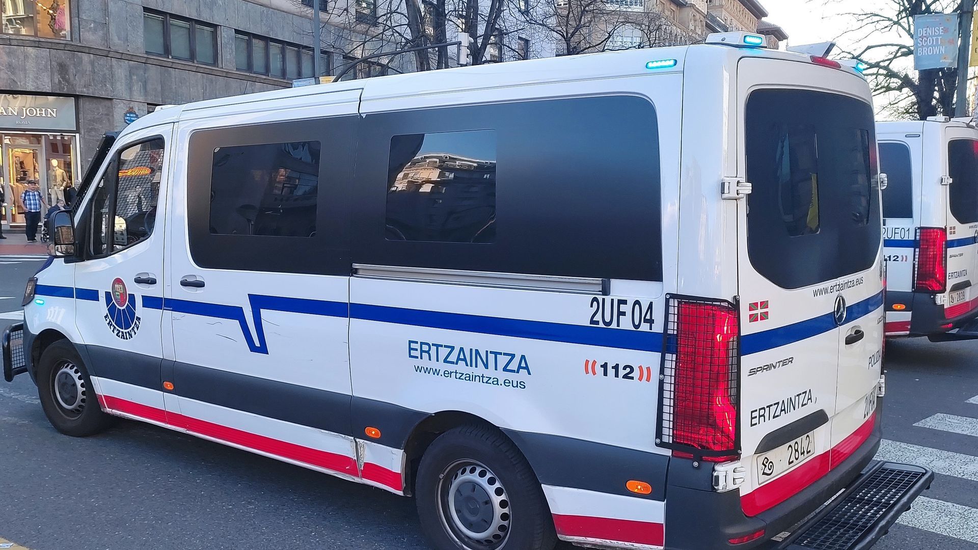 Un hombre apuñala a su pareja repetidas veces y delante de sus cuatro hijos en Berriz, Vizcaya Un hombre apuñala a su pareja repetidas veces y delante de sus cuatro hijos en Berriz, Vizcaya