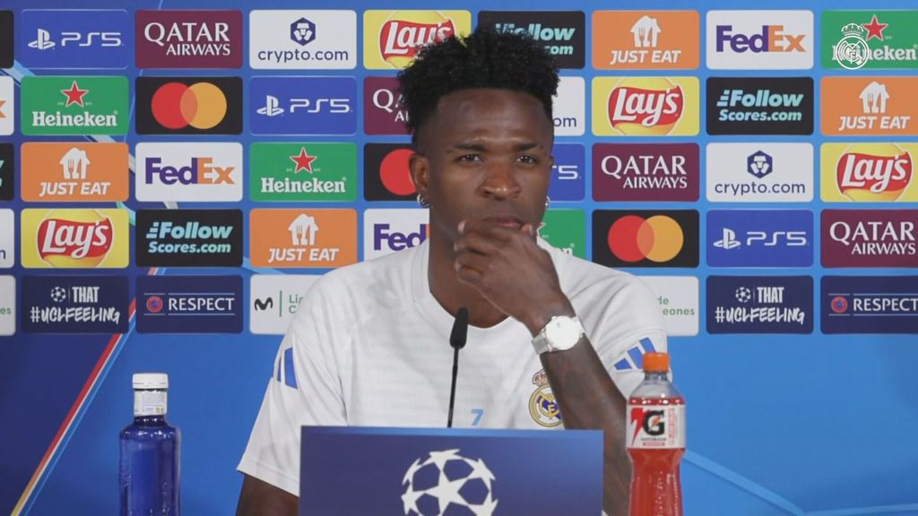 Vinicius insiste en su idea de renovar, explica por qué no se despidió de Xabi Alonso y habla de su "conexión especial" con Arbeloa