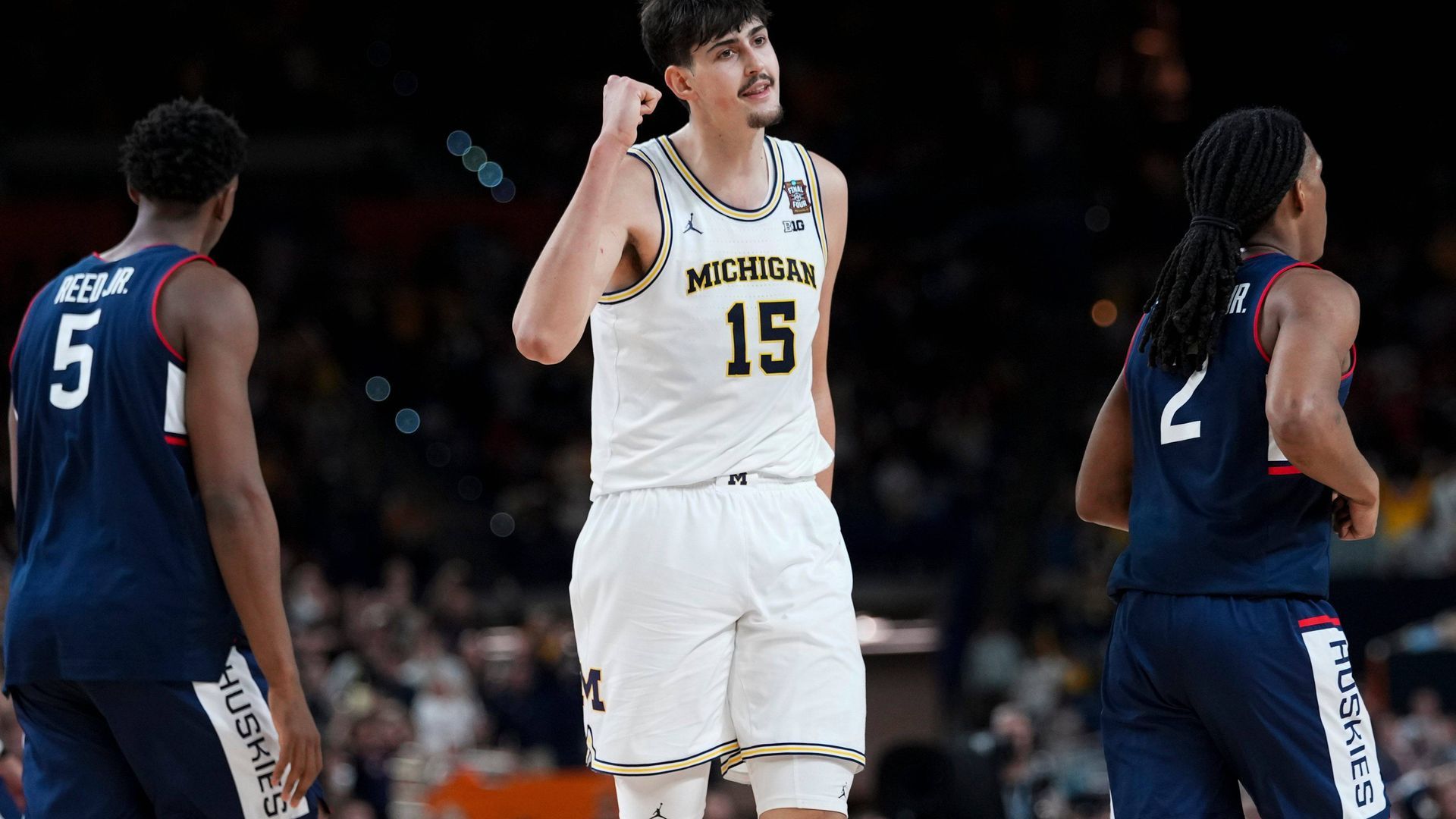 Aday Mara, en un partido de los Michigan Wolverines