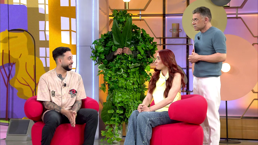 Así ha reaccionado un invitado de 'El diario de Jorge' a la inesperada petición de su novia: "Vamos a practicar"