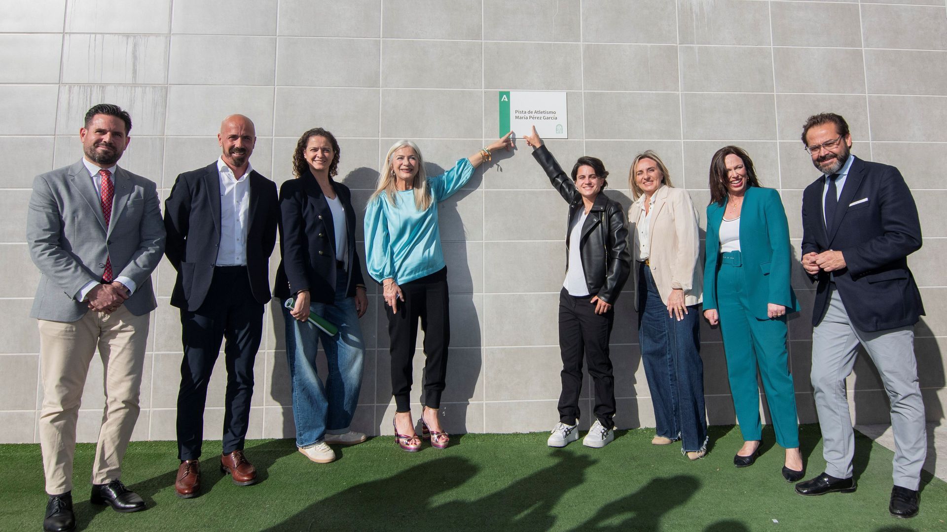 Cambio de nombre de la pista de atletismo del Estadio de la Juventud de Granada por el de María Pérez