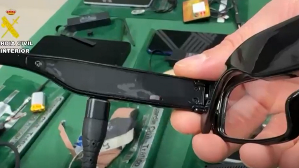 Detectan el primer caso de copia con gafas inteligentes en un examen de conducir