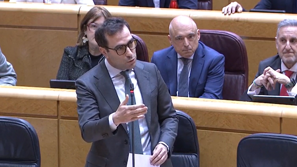 Cuerpo se estrena en el senado y tiende la mano al PP en el Senado pese a las acusaciones de ser el "escudo del sanchismo"