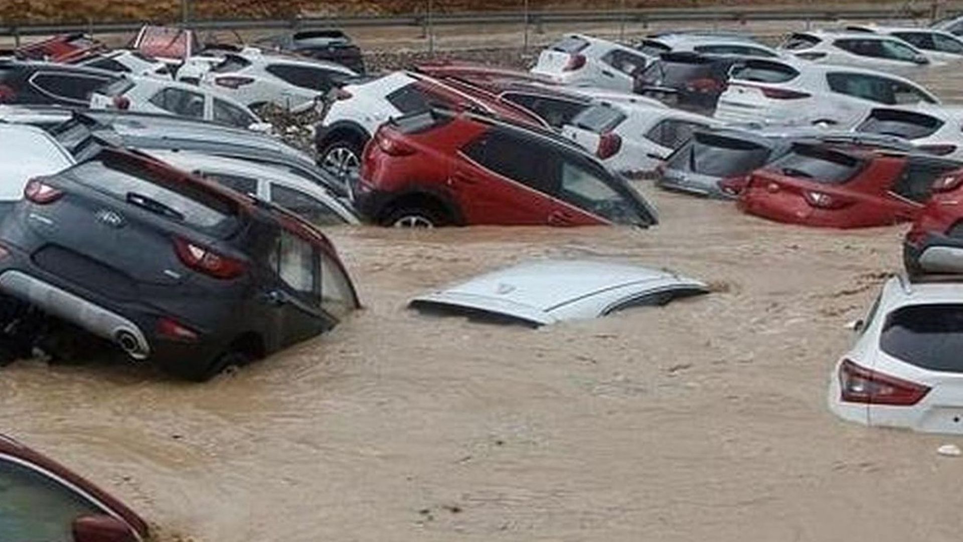 Cómo actuar en el caso de que una riada nos pille en el coche