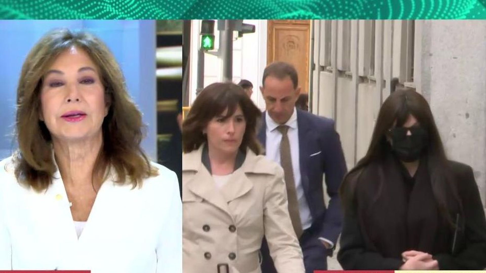 Con peluca y mascarilla: la llegada de Jésica al cara a cara con Ábalos