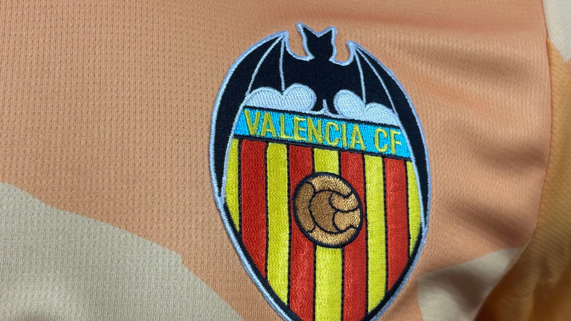 Detalle camiseta retro Valencia CF