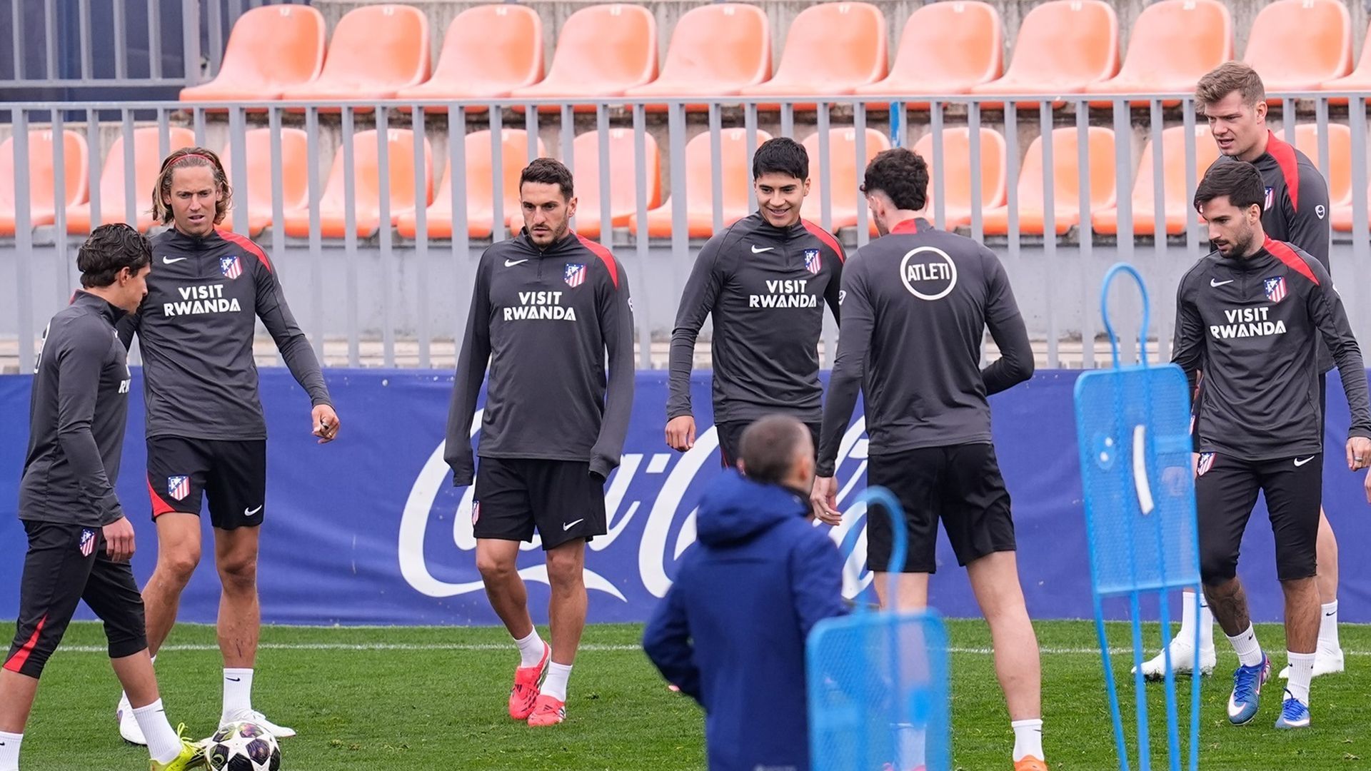 Entrenamiento del Atlético de Madrid antes de jugar en Champions Entrenamiento del Atlético de Madrid antes de jugar en Champions