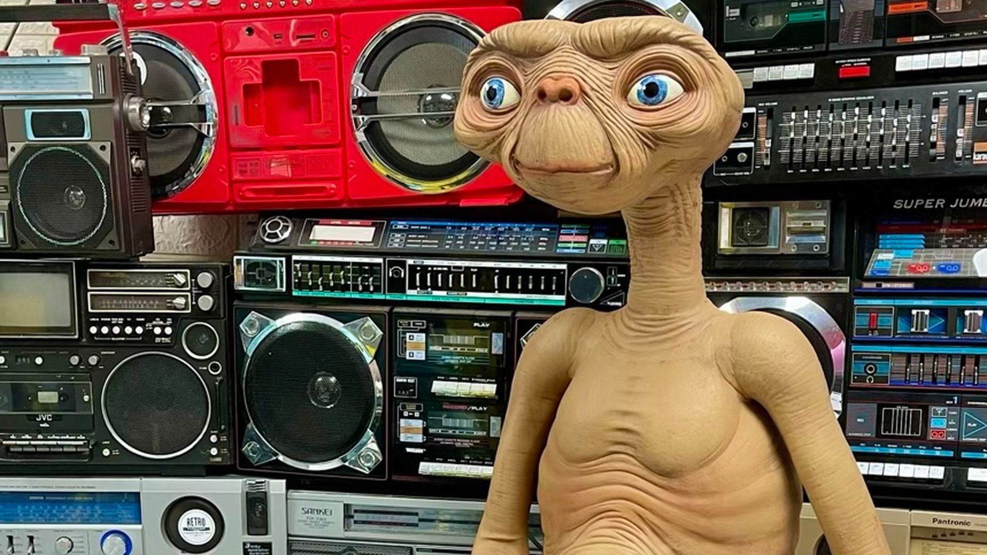 Figura de 'E.T', fabricada en látex y pintada a mano