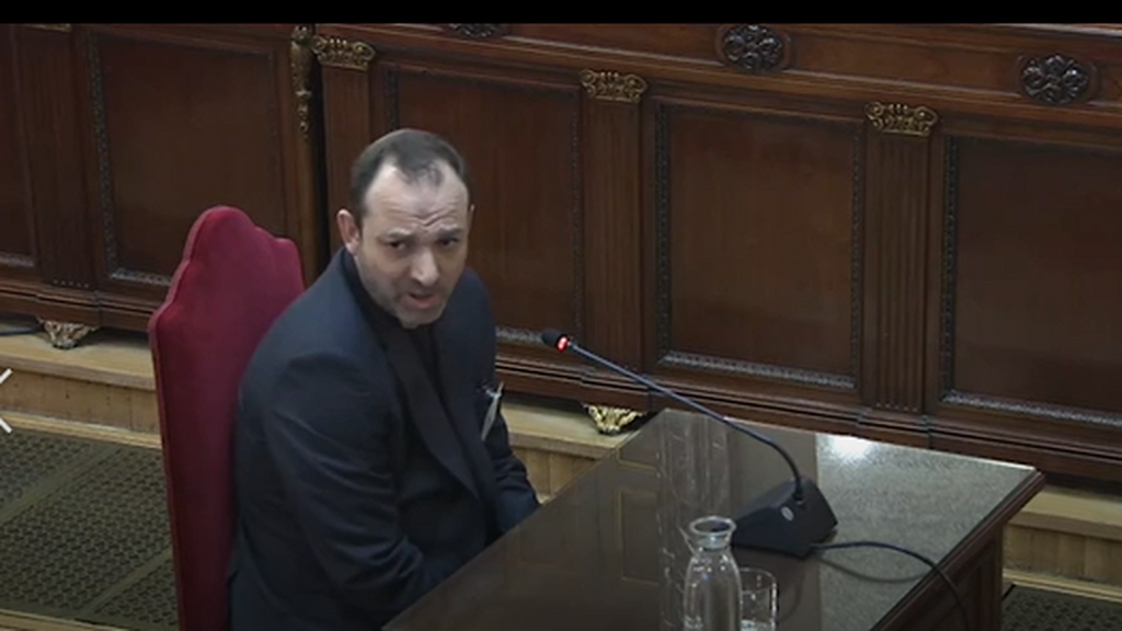 Víctor Ábalos niega ser "custodio" del dinero de su padre y asegura que no "habla en clave" con Koldo: "Le gusta mucho el café"