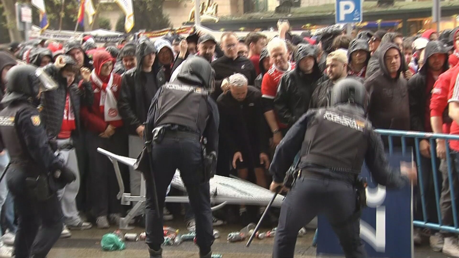 La Policía Nacional contra los aficionados del Bayern