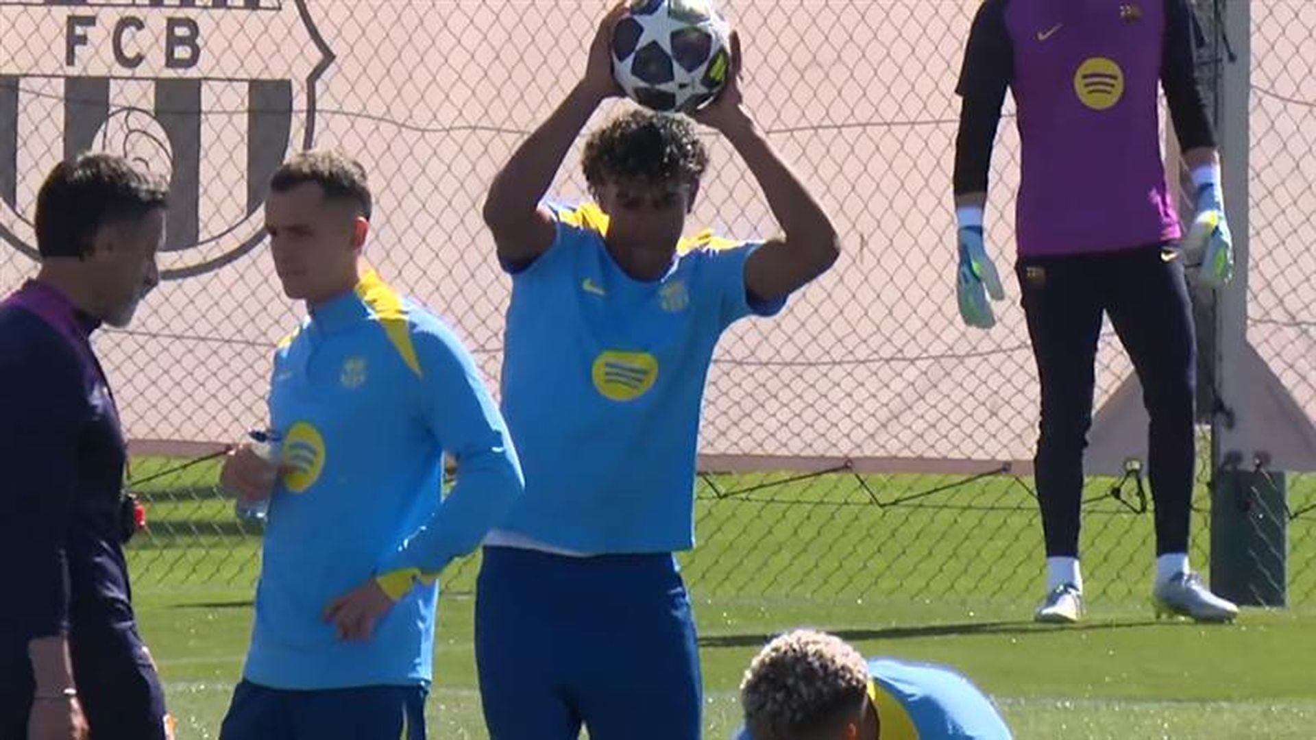 Lamine Yamal, en el entrenamiento previo al Atleti Lamine Yamal, en el entrenamiento previo al Atleti