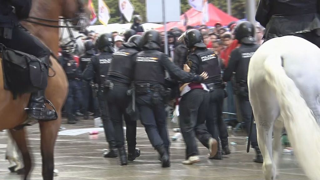 Lío en la entrada de la afición del Bayern al Bernabéu