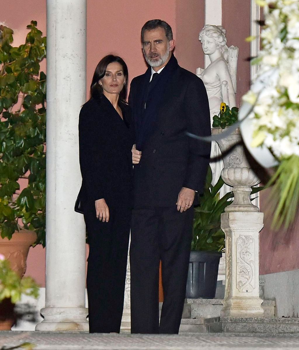 Los reyes Felipe y Letizia, en la capilla ardiente organizada en la casa de la infanta Pilar tras su muerte