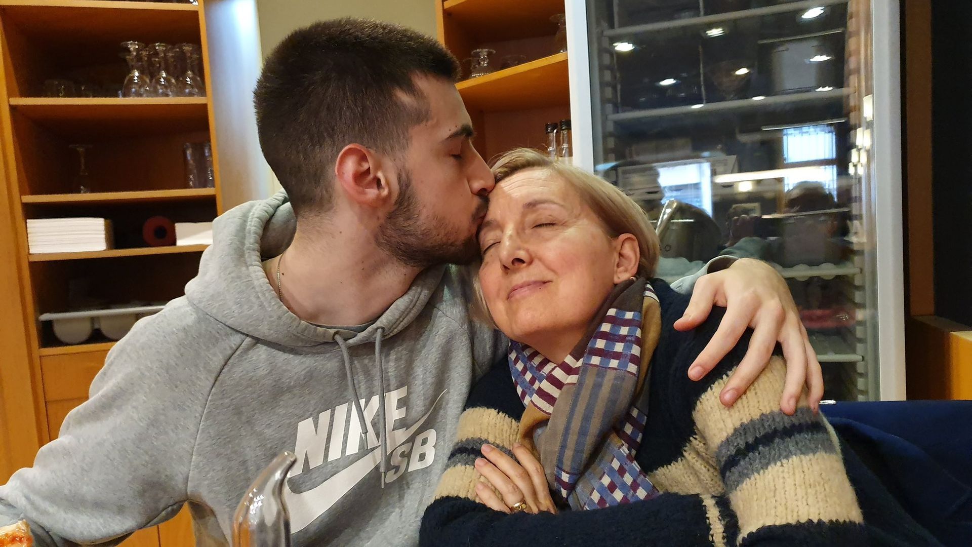 Pilar Rosanes, junto a su hijo Josep