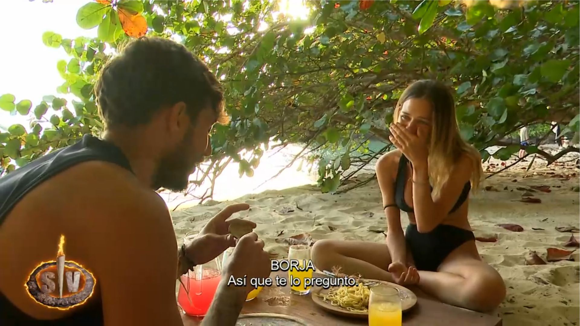 Borja da un paso más en su relación con Almudena y le pide salir de una romántica declaración: 