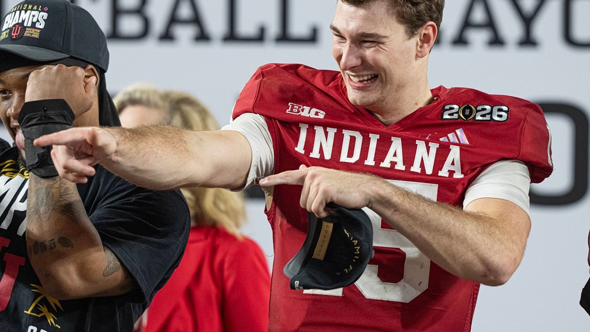 Fernando Mendoza durante un partido con la universidad de Indiana