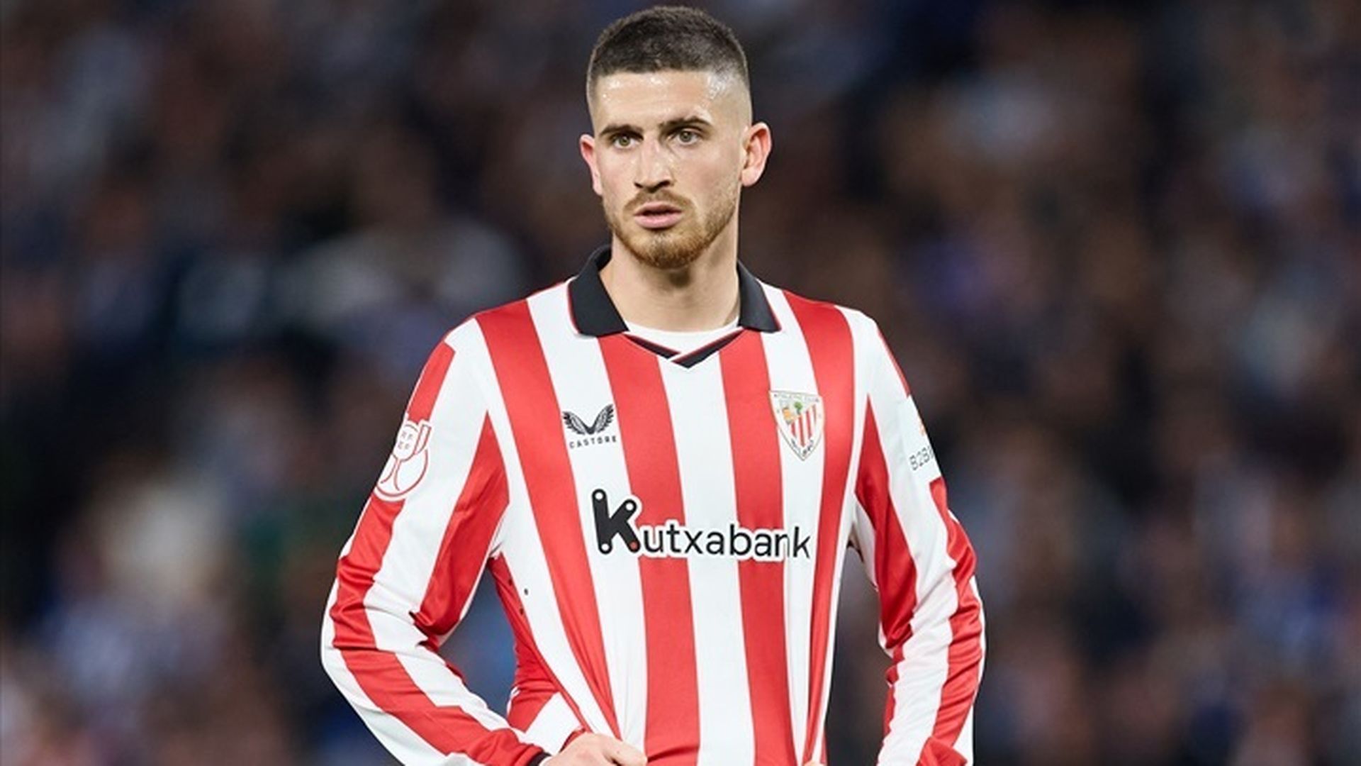 Gesto del navarro Oihan Sancet en un partido en Anoeta